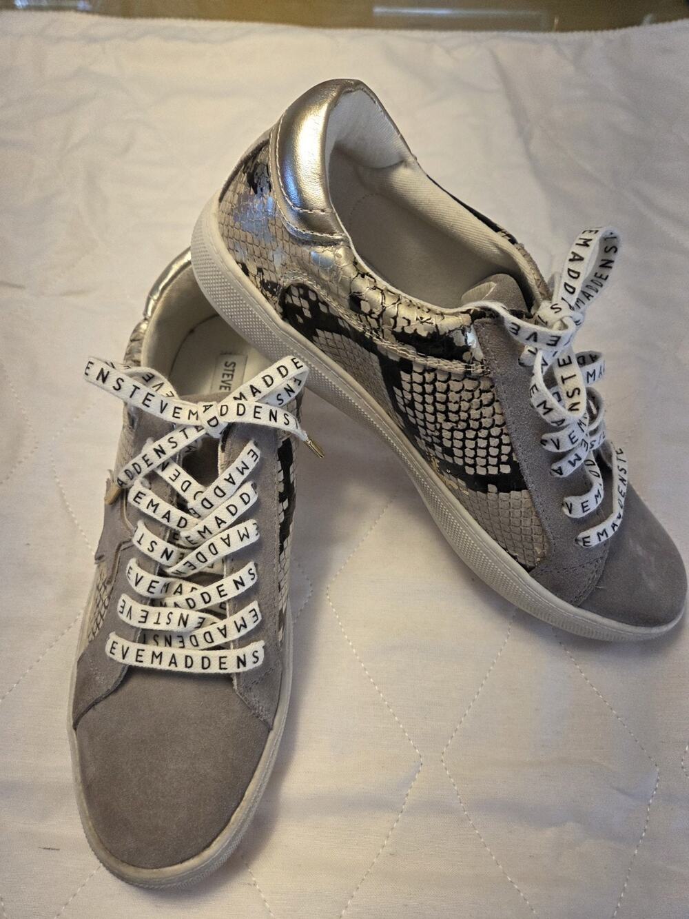 Steve Madden Grey Star and Snakeskin Design Women's Sneakers Size 8.5 M